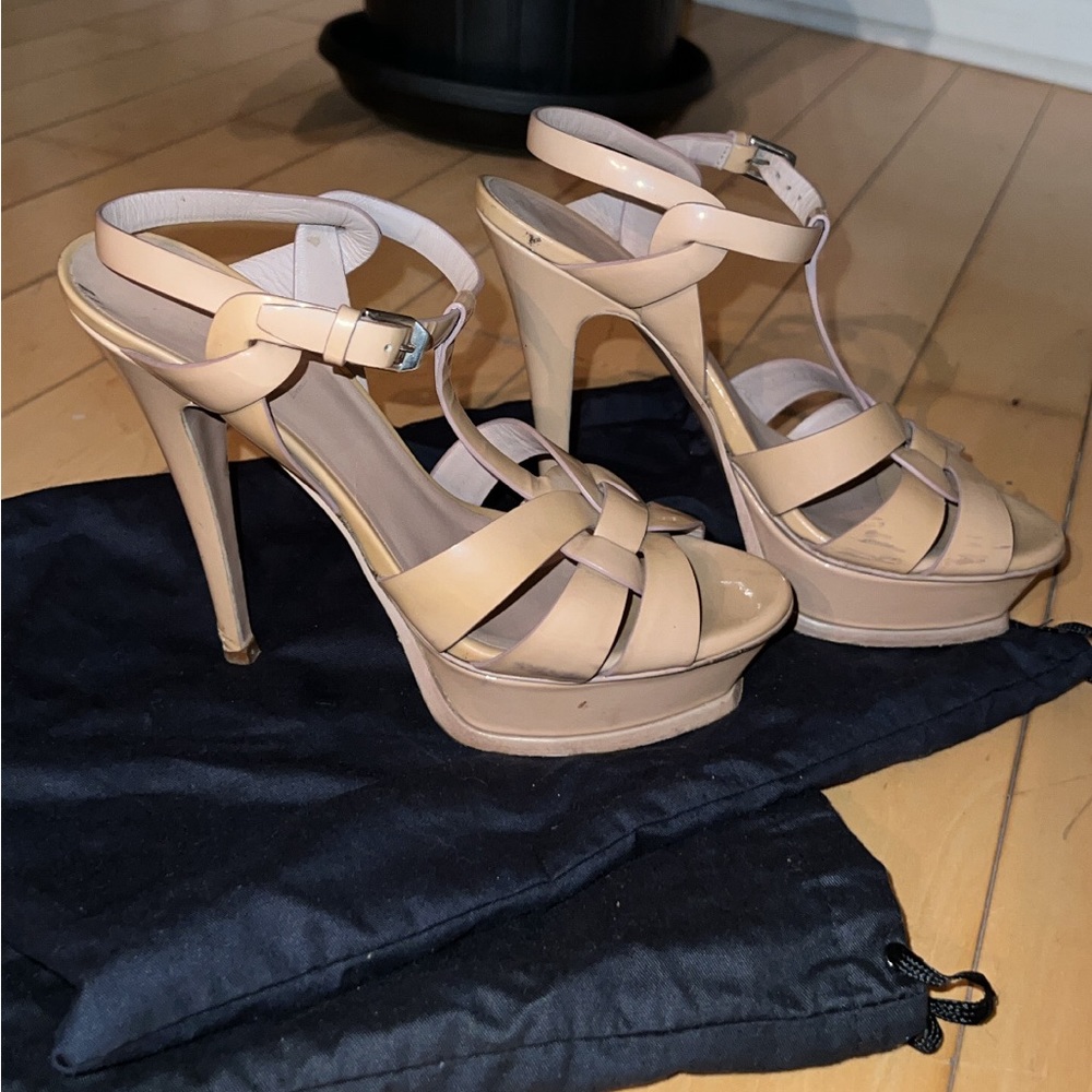 YSL TRIBUTE PLATFORM SANDALS IN PATENT LEATHER